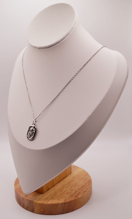 Rose pendant necklace