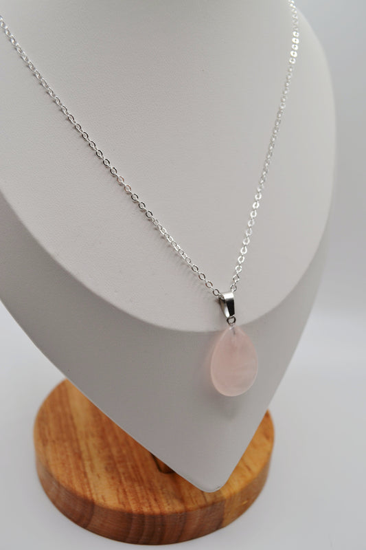 Rose quartz pendant necklace