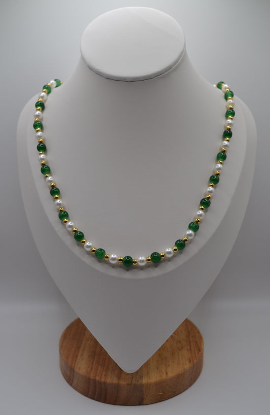 Emerald green, pearl and gold necklace