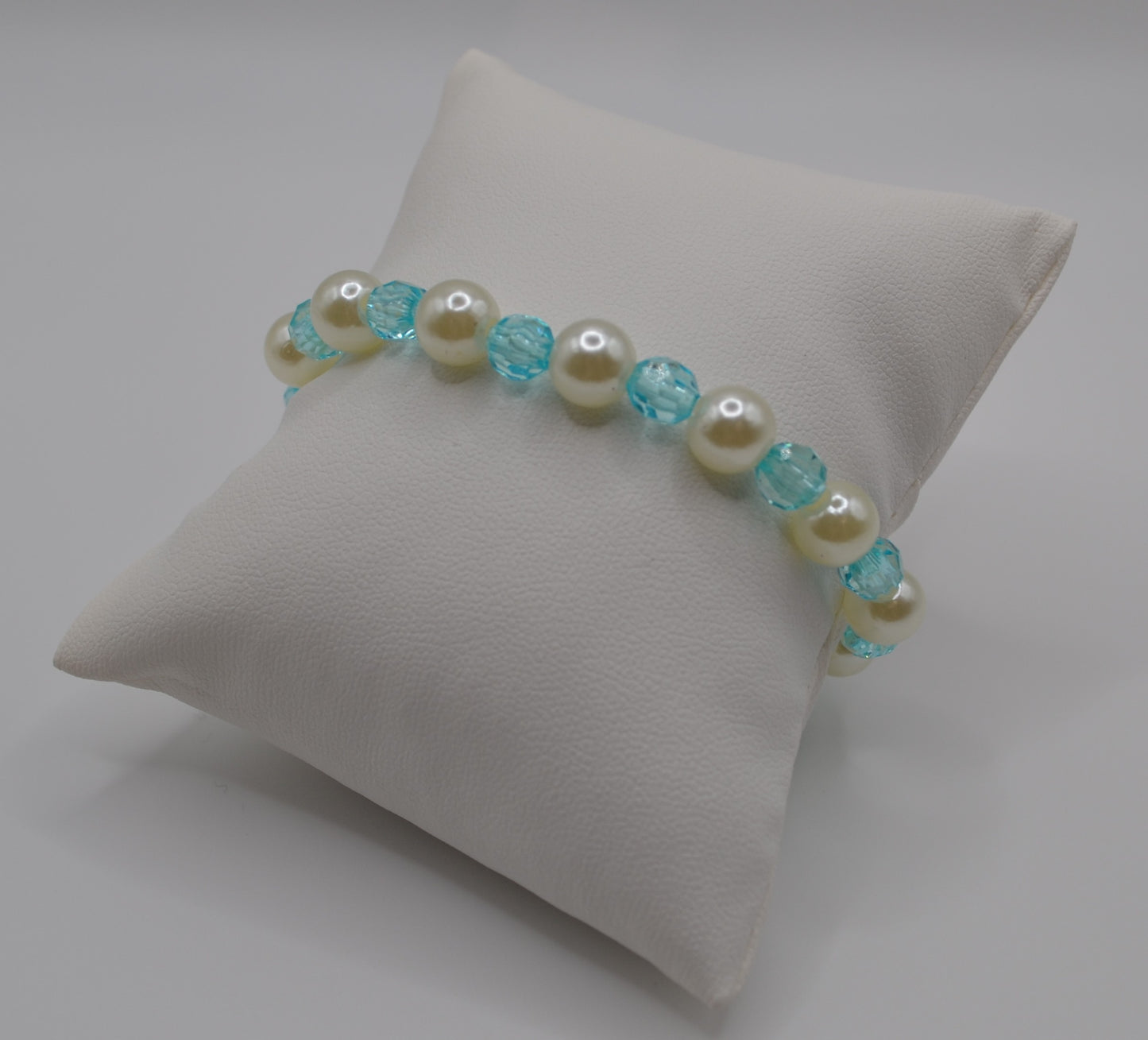 Light blue and pearl bracelet