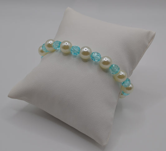 Light blue and pearl bracelet