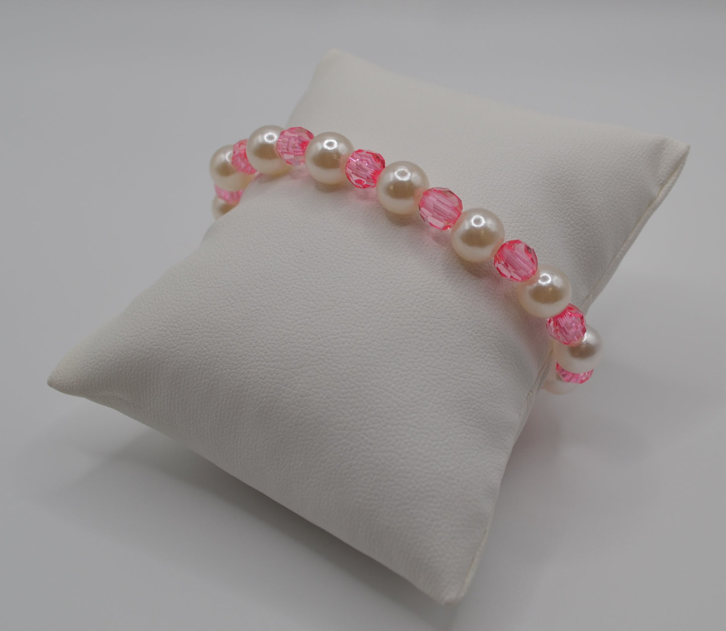 Baby pink and pearl bracelet