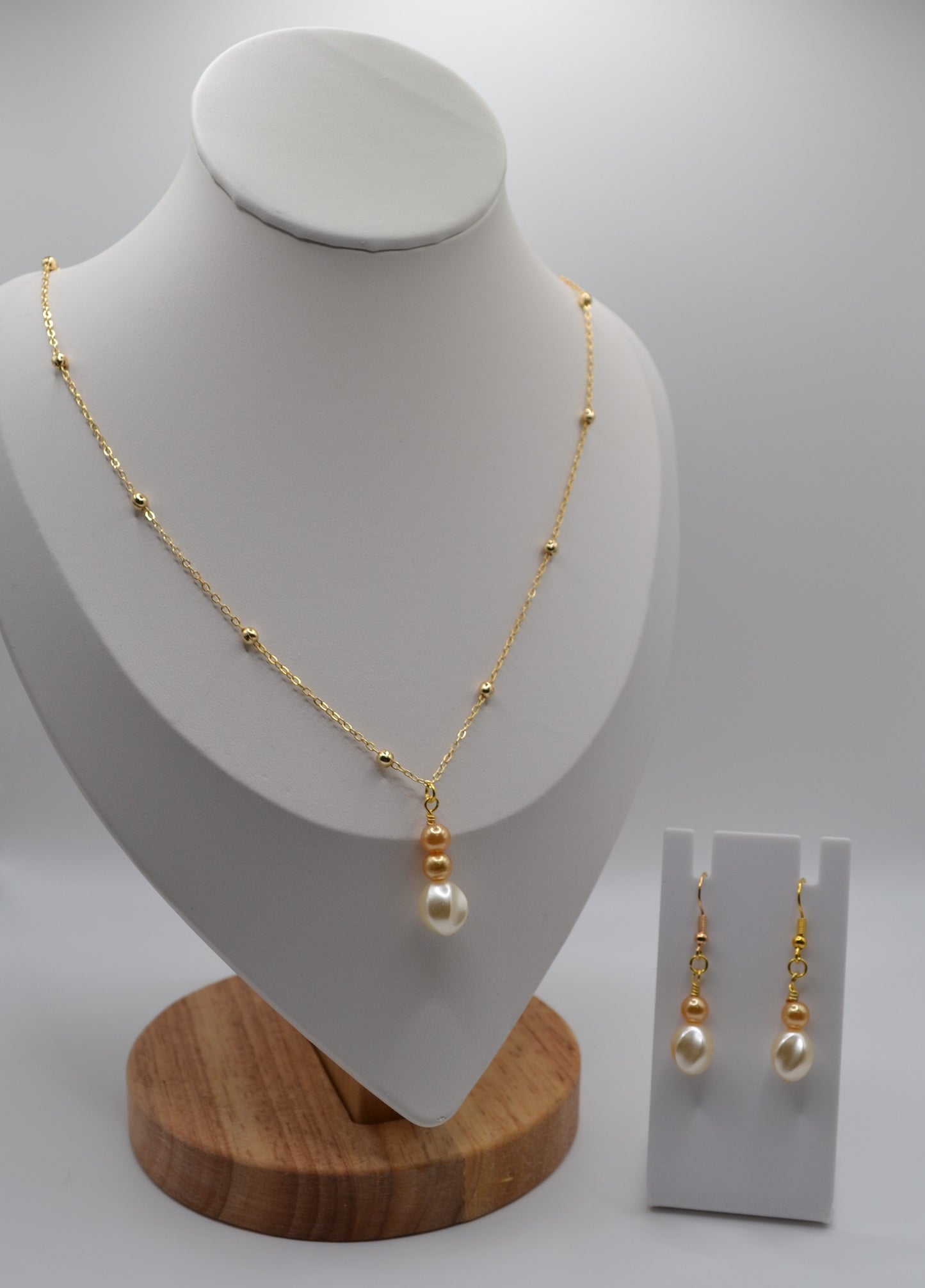 Ivory and bronze pearl gold plated necklace