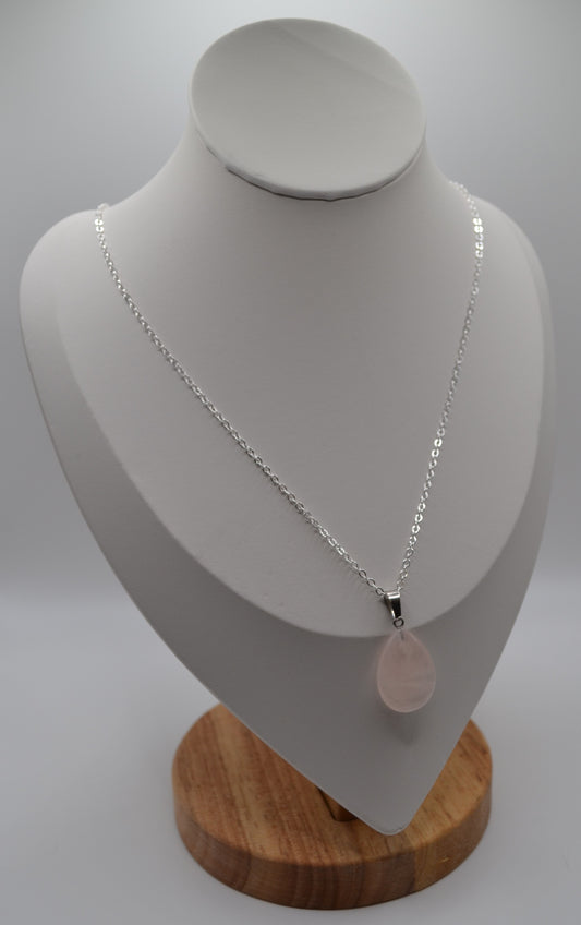 Rose quartz pendant necklace
