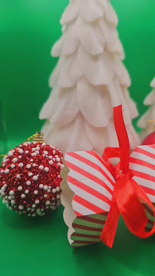 Candy cane Christmas crackers