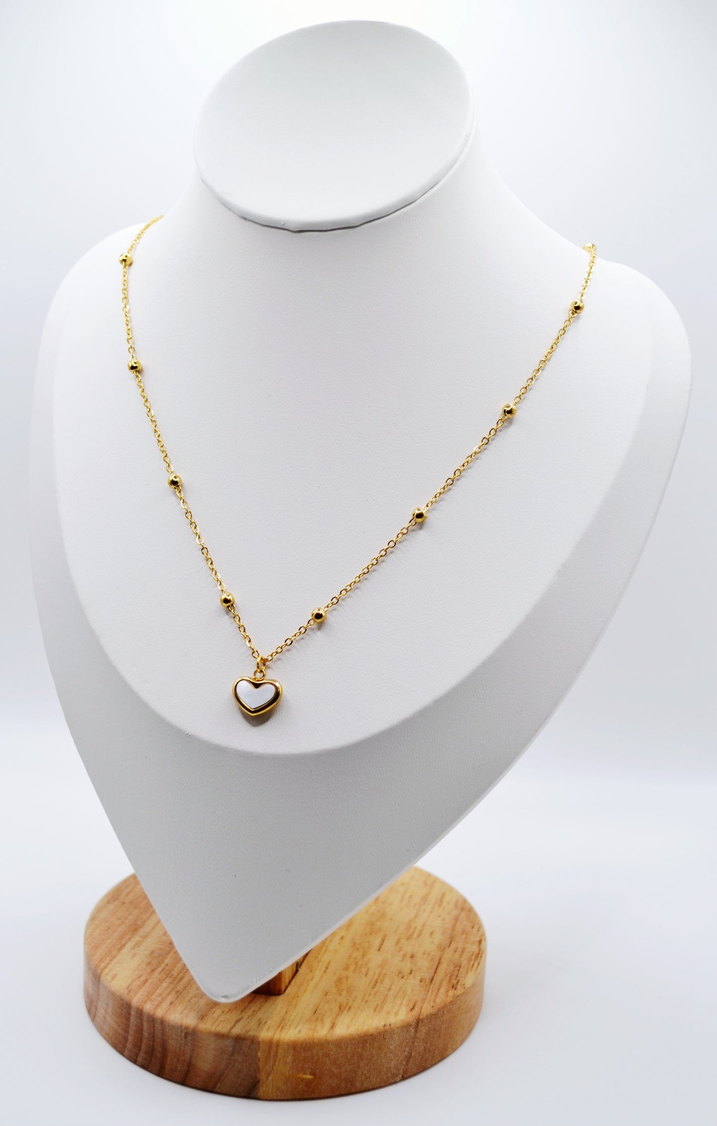 Dainty gold heart necklace
