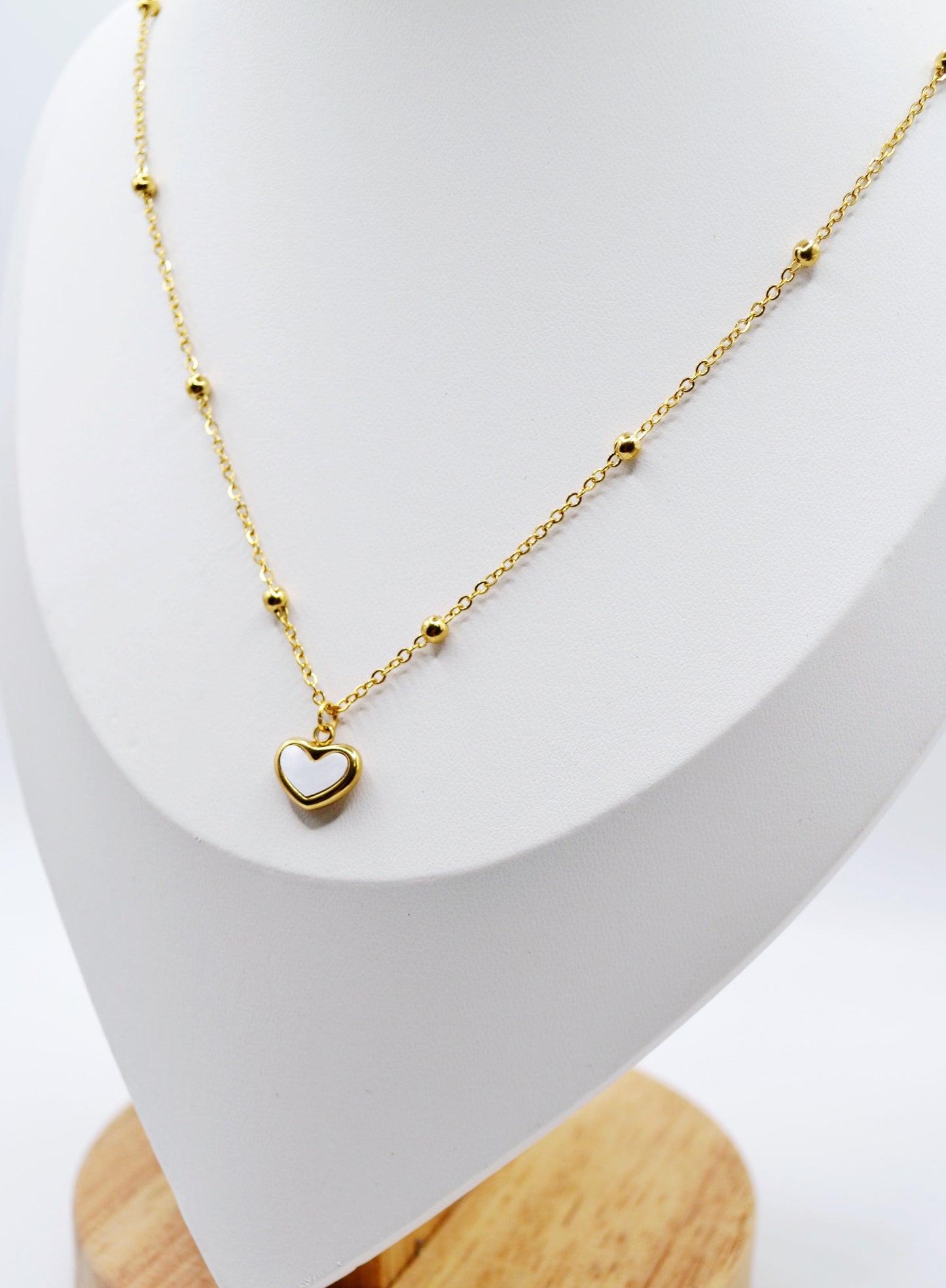 Dainty gold heart necklace