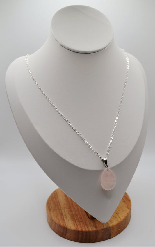 Rose quartz pendant necklace