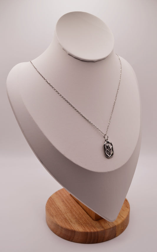 Rose pendant necklace