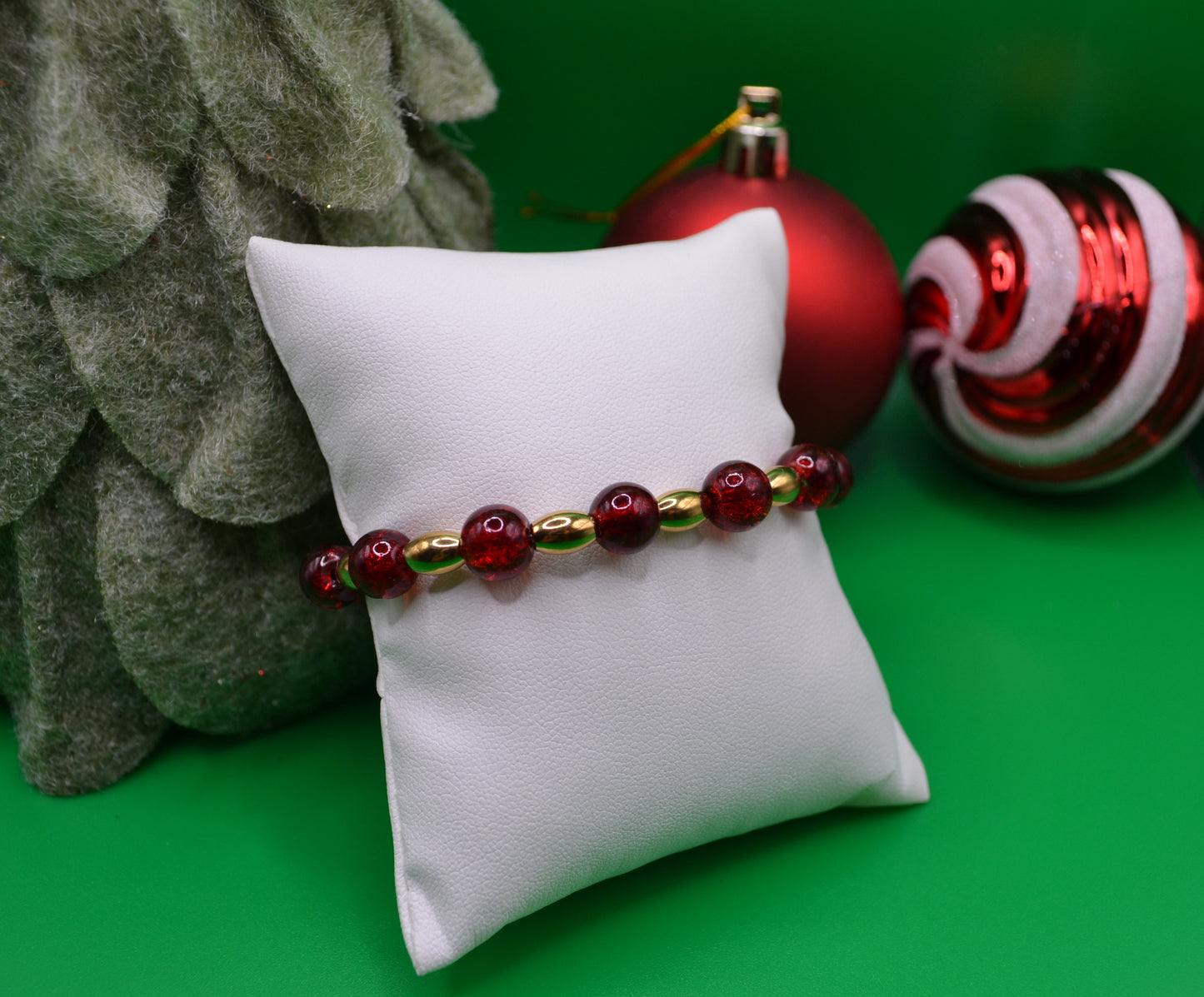 Red crackle and gold beaded bracelet