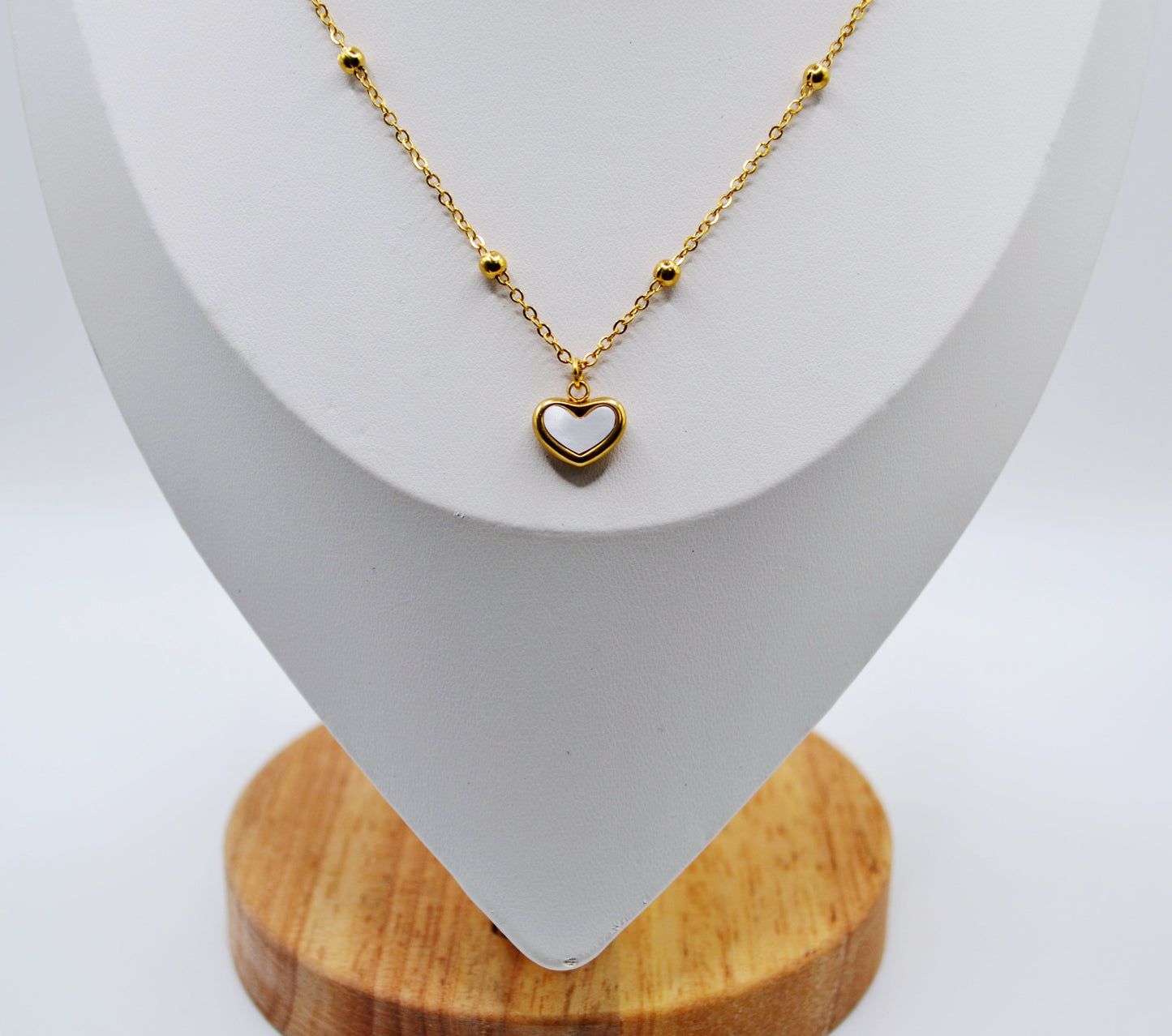 Dainty gold heart necklace