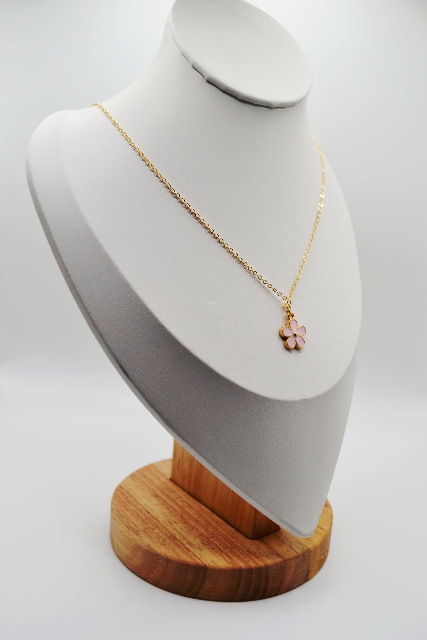 Pink daisy necklace