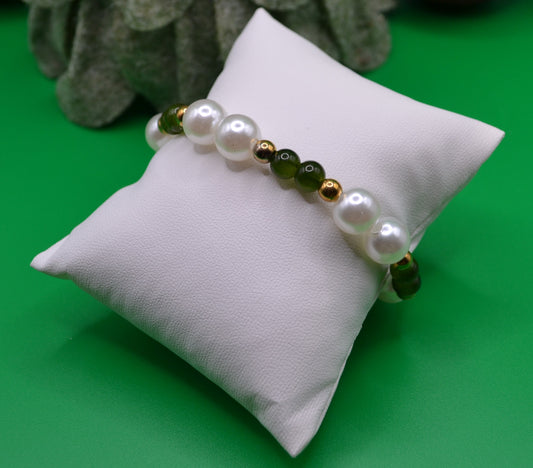 Green, pearl and gold bracelet