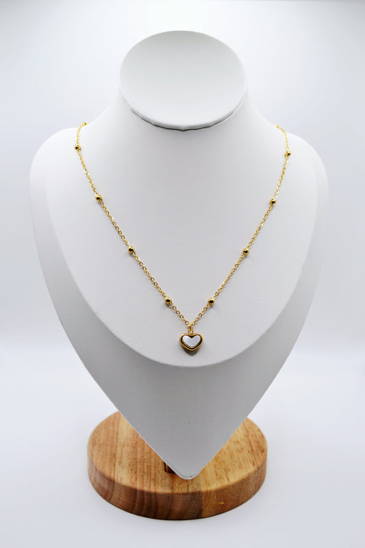 Dainty gold heart necklace