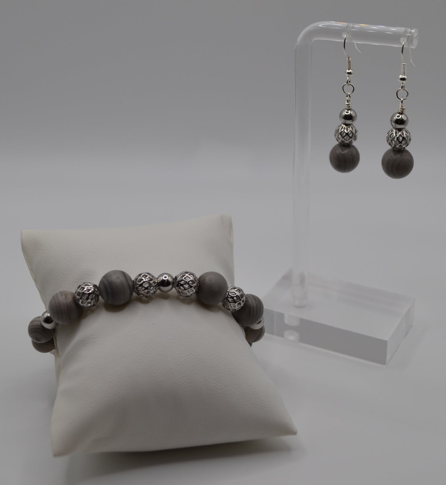 Weimaraner cage and silver beaded set