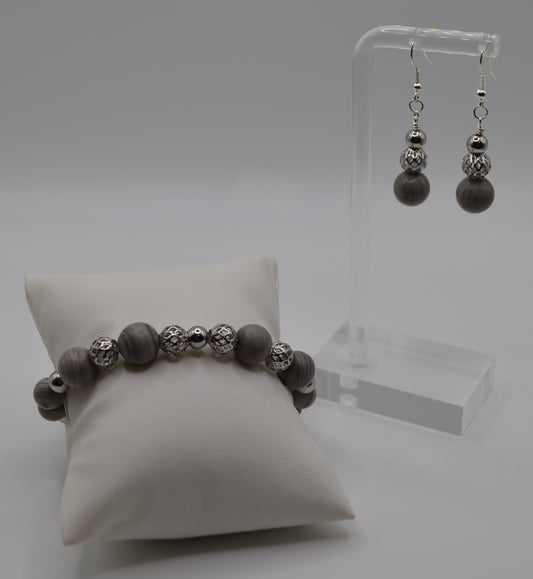 Weimaraner cage and silver beaded set