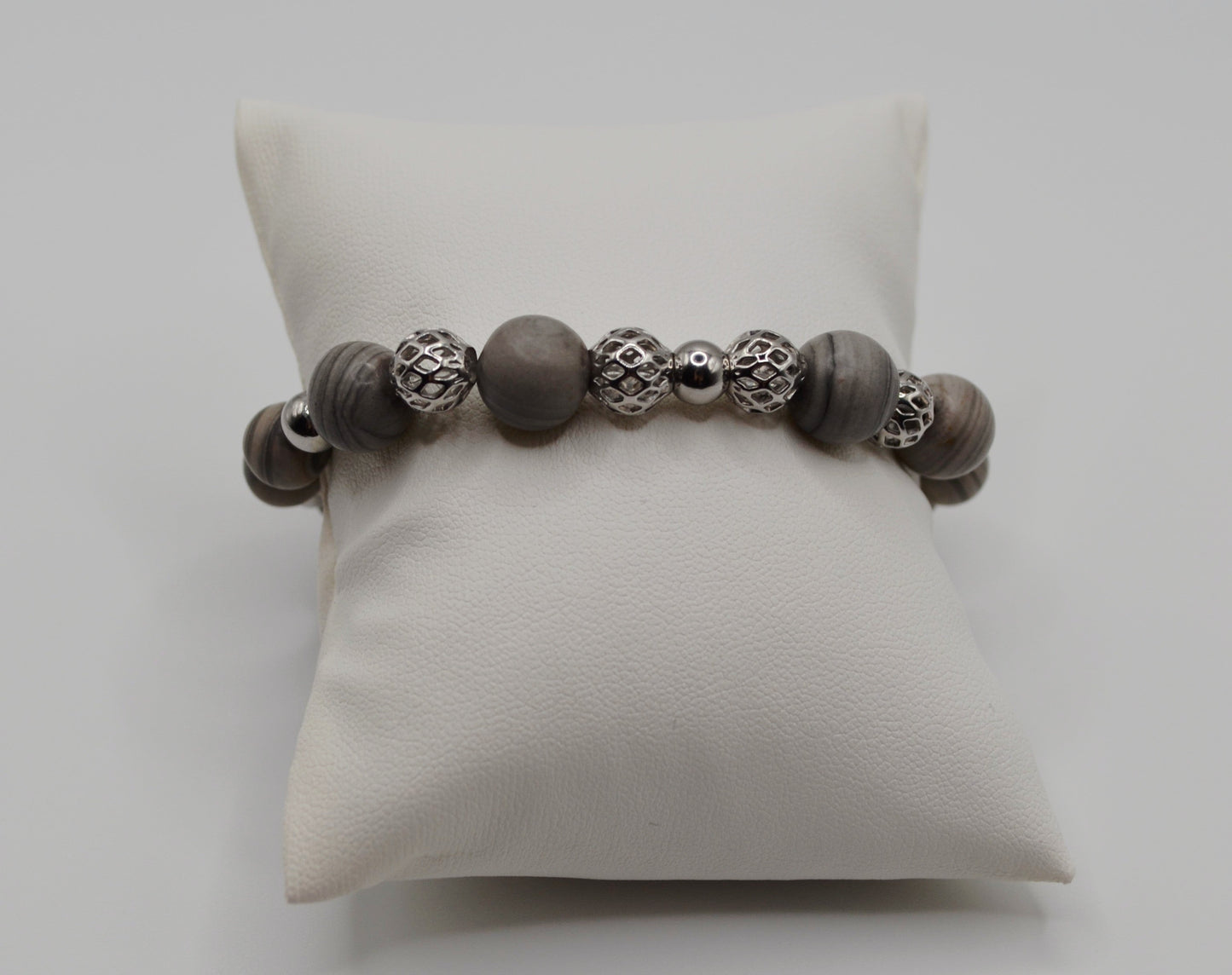 Weimaraner and cage beaded bracelet