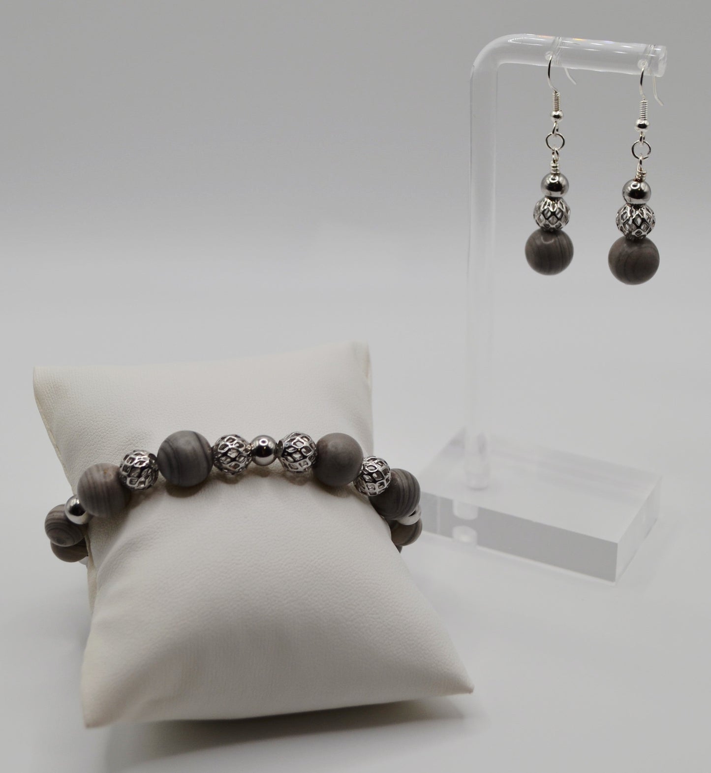 Weimaraner cage and silver beaded set