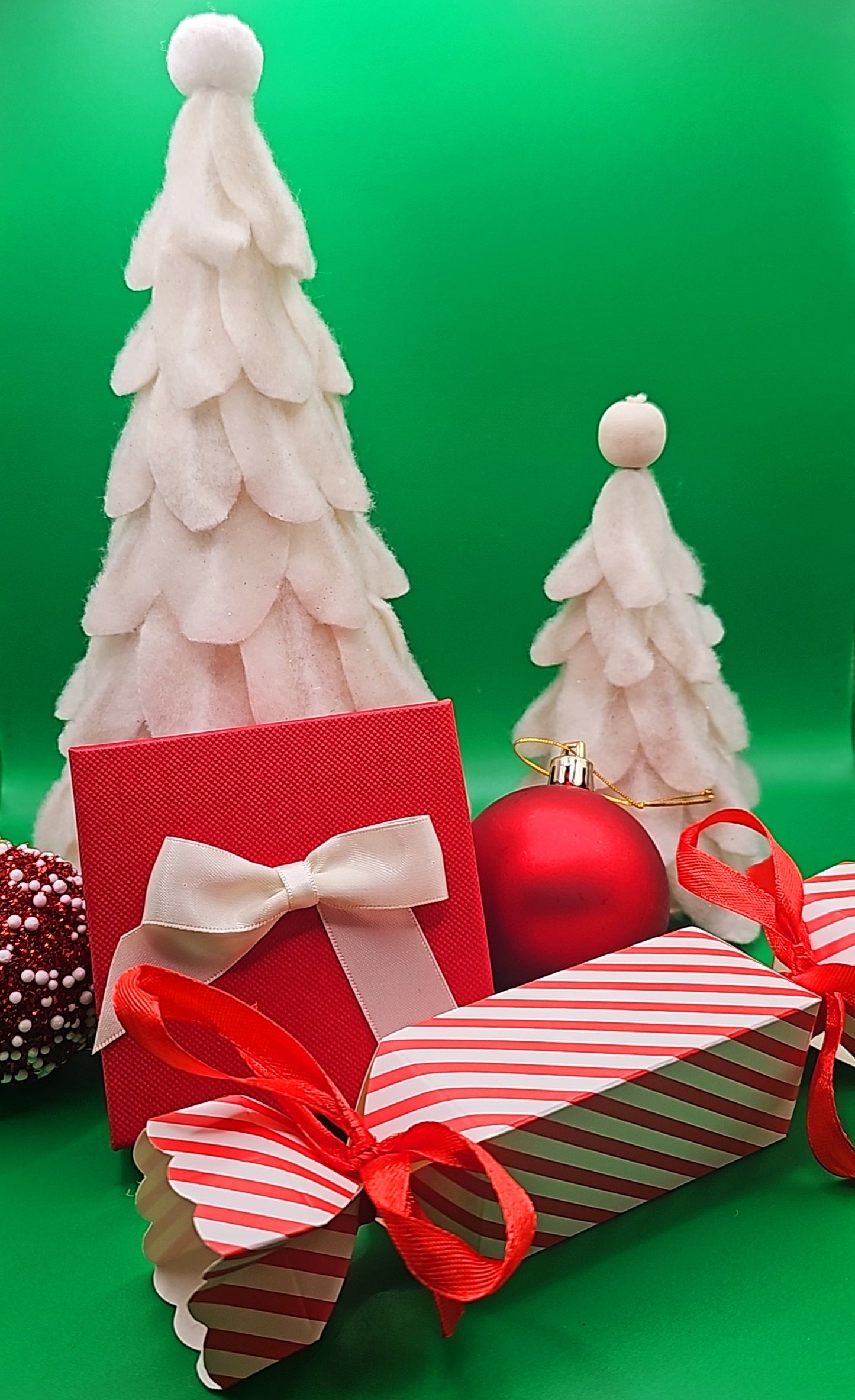 Candy cane Christmas crackers